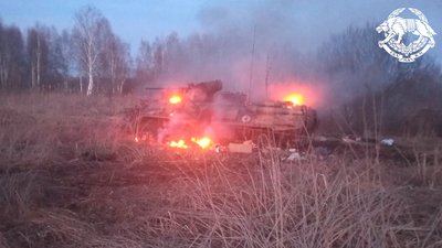 Палаючий БТР росіян Палаючий БТР росіян