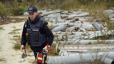 Як зберігають залишки ракет, якими Росія обстрілювала Харків: фоторепортаж