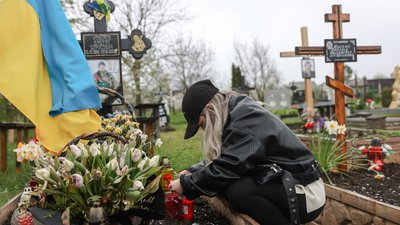 15-річна донька загиблого військового передала на фронт три авто: продовжує волонтерити в пам’ять про батька