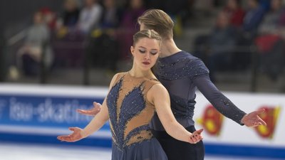 Українські фігуристи Марія Пінчук та Микита Погорєлов у танцях на льоду