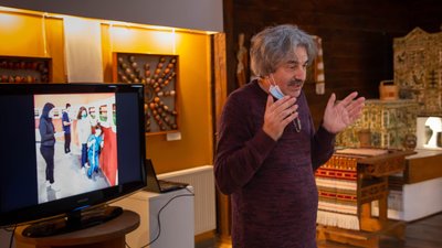 Заслужений художник України Мирослав Ясінський під час презентації проєкту Заслужений художник України Мирослав Ясінський під час презентації проєкту