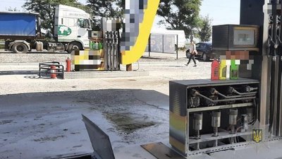 На Закарпатті стався вибух на АЗС: двоє людей отримали травми