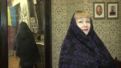Хустка сторічної давнини - подарунок Нестора Махна, зберігається в херсонському музеї Хустка сторічної давнини - подарунок Нестора Махна, зберігається в херсонському музеї
