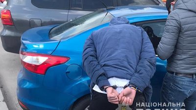 У Тернополі оперативники затримали двох чоловіків, які вимагали гроші в місцевого підприємця У Тернополі оперативники затримали двох чоловіків, які вимагали гроші в місцевого підприємця