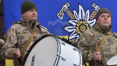 Оркестр 10 гірсько-штурмової бригади провів концерт у місті Малин Житомирщині Оркестр 10 гірсько-штурмової бригади провів концерт у місті Малин Житомирщині