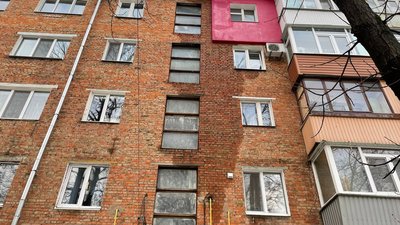 "Ми не встигали вимочувати": у сумській багатоповерхівці з даху потекла вода "Ми не встигали вимочувати": у сумській багатоповерхівці з даху потекла вода