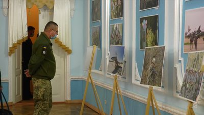 40 світлин представили на виставці “Мужність в об’єктиві” в Миколаєві