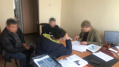 Поліцейських з Одещини підозрюють у перевищенні службових повноважень Поліцейських з Одещини підозрюють у перевищенні службових повноважень