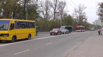 В Івано-Франківську намагаються вирішити проблему заторів на мості В Івано-Франківську намагаються вирішити проблему заторів на мості