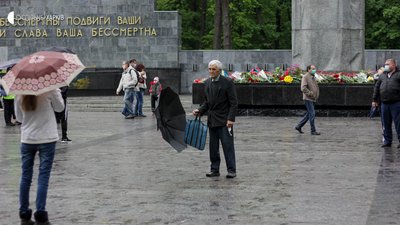 9 травня на Меморіалі Слави у Харкові — фоторепортаж 9 травня на Меморіалі Слави у Харкові — фоторепортаж