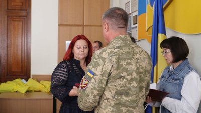 У Житомирі родинам полеглих воїнів вручили посмертні державні нагороди У Житомирі родинам полеглих воїнів вручили посмертні державні нагороди