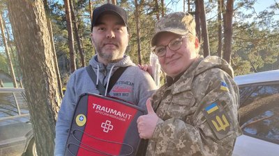 "Перші люди, які принесли на барикаду каструлю супу і термос з чаєм" – історія родини волонтерів у Сумах "Перші люди, які принесли на барикаду каструлю супу і термос з чаєм" – історія родини волонтерів у Сумах