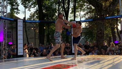 Бійці зійшлися на рингу. У Франківську стартував чемпіонат "ARMY MMA 2020" Бійці зійшлися на рингу. У Франківську стартував чемпіонат "ARMY MMA 2020"