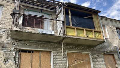 16 родин у Лісному під Харковом лишились без житла через війну: чому не відновлюють їхній будинок 16 родин у Лісному під Харковом лишились без житла через війну: чому не відновлюють їхній будинок