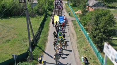 У Гайвороні на Кіровоградщині попрощалися з захисником України Владиславом Блохіним У Гайвороні на Кіровоградщині попрощалися з захисником України Владиславом Блохіним