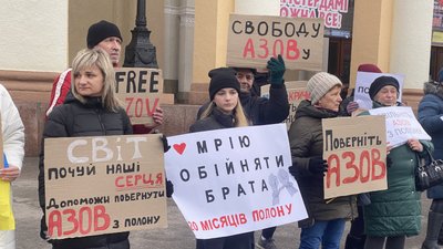 У Полтаві влаштували акцію на підтримку військовополонених У Полтаві влаштували акцію на підтримку військовополонених