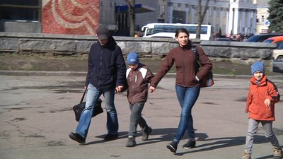 Житомирські дошкільнята вирушили з мамами до офісів. Через вимушені канікули Житомирські дошкільнята вирушили з мамами до офісів. Через вимушені канікули