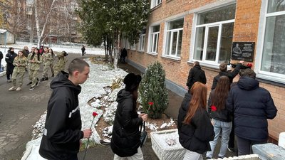 У Черкасах відкрили меморіальну дошку загиблому Історику