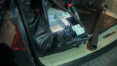 Молдавського дипломата закарпатські кінологи затримали з контрабандними сигаретами