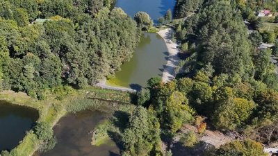 Самовільно збудована дамба та паркан у Луцькому районі перешкоджають вільному доступу до річки Самовільно збудована дамба та паркан у Луцькому районі перешкоджають вільному доступу до річки