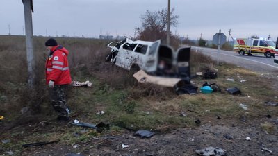 На Одещині зіткнулися два мікроавтобуси: 6 людей травмувалися, одна з них загинула На Одещині зіткнулися два мікроавтобуси: 6 людей травмувалися, одна з них загинула