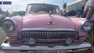 Виставку ретро-автомобілів влаштували в центрі Сум Виставку ретро-автомобілів влаштували в центрі Сум