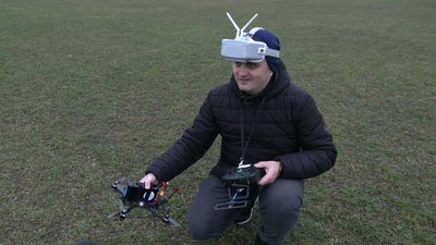 Як волонтери з Рівненщини збирають дрони-камікадзе з деталей, надрукованих на 3D-принтері для військових вдома Як волонтери з Рівненщини збирають дрони-камікадзе з деталей, надрукованих на 3D-принтері для військових вдома