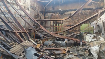 У Житомирі вночі згоріла СТО та три легкових автомобілі