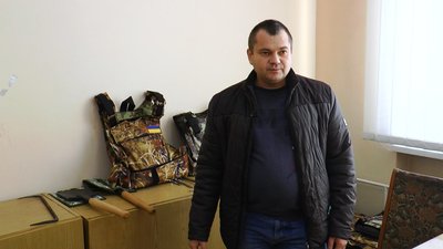 В Івано-Франківську військовим на фронт виготовляють буржуйки, саперські лопати та шиють бронежилети В Івано-Франківську військовим на фронт виготовляють буржуйки, саперські лопати та шиють бронежилети