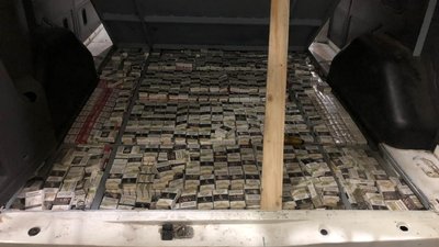 Два мікроавтобуси, повні сигарет, зупинили на КПП "Тиса" Два мікроавтобуси, повні сигарет, зупинили на КПП "Тиса"