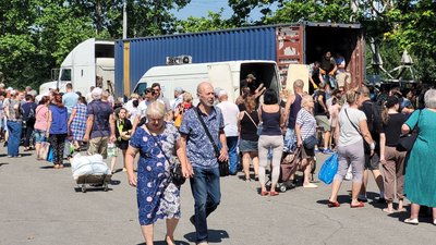 Волонтери з Одеси привезли 75 тонн води для миколаївців