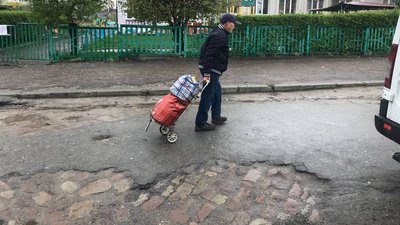 Стан дороги критичний: тернополяни зареєстрували петицію Стан дороги критичний: тернополяни зареєстрували петицію
