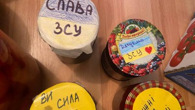 У Полтаві волонтери виготовляють солодку та солону консервацію для ЗСУ: що передають У Полтаві волонтери виготовляють солодку та солону консервацію для ЗСУ: що передають
