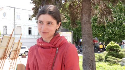 Викладачка хмельницької школи іконопису Ольга Войтюк на ярмарку проводила майстер-клас Викладачка хмельницької школи іконопису Ольга Войтюк на ярмарку проводила майстер-клас