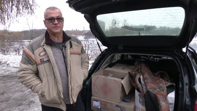 Волонтер з Рівненщини передає захисникам на фронт гідрокостюми Волонтер з Рівненщини передає захисникам на фронт гідрокостюми