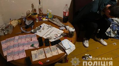 Закарпатець переховувався від поліції: орендував будинок для продажу наркотиків