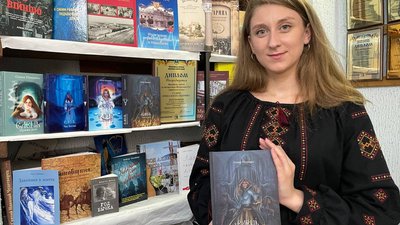 Письменниця Олена Півненко Письменниця Олена Півненко