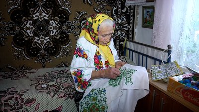 На Житомирщині близько тисячі рушників та картин вишили три жительки села Кашперівка На Житомирщині близько тисячі рушників та картин вишили три жительки села Кашперівка