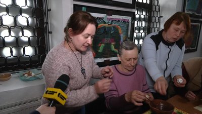Писачок робили з фольги ікон, а у віск додавали сажу: як у Новгороді-Сіверському навчали старовинному писанкарству Писачок робили з фольги ікон, а у віск додавали сажу: як у Новгороді-Сіверському навчали старовинному писанкарству