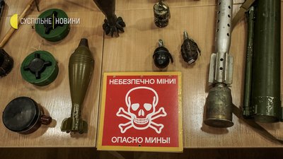 У Києві рятувальники та правоохоронці навчають школярів мінної безпеки У Києві рятувальники та правоохоронці навчають школярів мінної безпеки