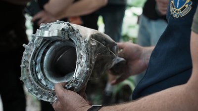 Російська «Бандероль» влучила в приватний будинок у Харкові: є загиблий та поранені