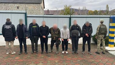 Намагалися перетнути кордон із Румунією: на Закарпатті затримали сімох чоловіків