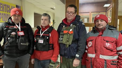 "Господарство цього не варте": "Червоний Хрест" евакуює людей з лінії фронту на Харківщині "Господарство цього не варте": "Червоний Хрест" евакуює людей з лінії фронту на Харківщині