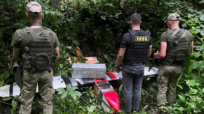 На Закарпатті виявили безпілотник, яким намагалися переправити сигарети до Румунії