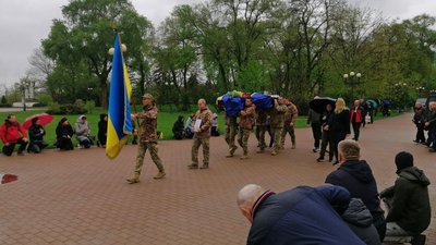 У Чернігові попрощалися з солдатом Олегом Салтаном, який загинув у бою на Луганщині У Чернігові попрощалися з солдатом Олегом Салтаном, який загинув у бою на Луганщині