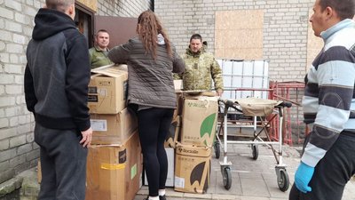 "Ми як ртуть стіклись в одну велику пляму". Як волонтерський хаб допомагає військовим у Краматорську "Ми як ртуть стіклись в одну велику пляму". Як волонтерський хаб допомагає військовим у Краматорську