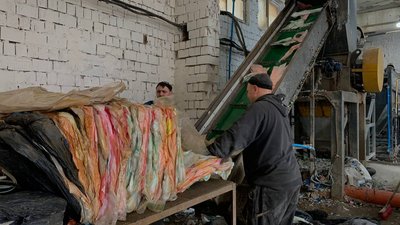 Переробляють сміття та роблять паливо. Релоковане підприємство з Харкова відновлює потужності у Чернівцях Переробляють сміття та роблять паливо. Релоковане підприємство з Харкова відновлює потужності у Чернівцях