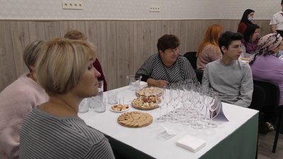 Майстер-клас для майбутніх гастрогідів: чому навчав студентів у Херсоні американський сомельє Майстер-клас для майбутніх гастрогідів: чому навчав студентів у Херсоні американський сомельє
