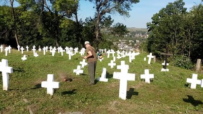 Прикарпатці впорядкували цвинтар загиблих вояків Першої світової війни