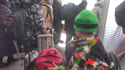 На Донеччині продовжують евакуювати дітей сиріт, фото: Павло Кириленко